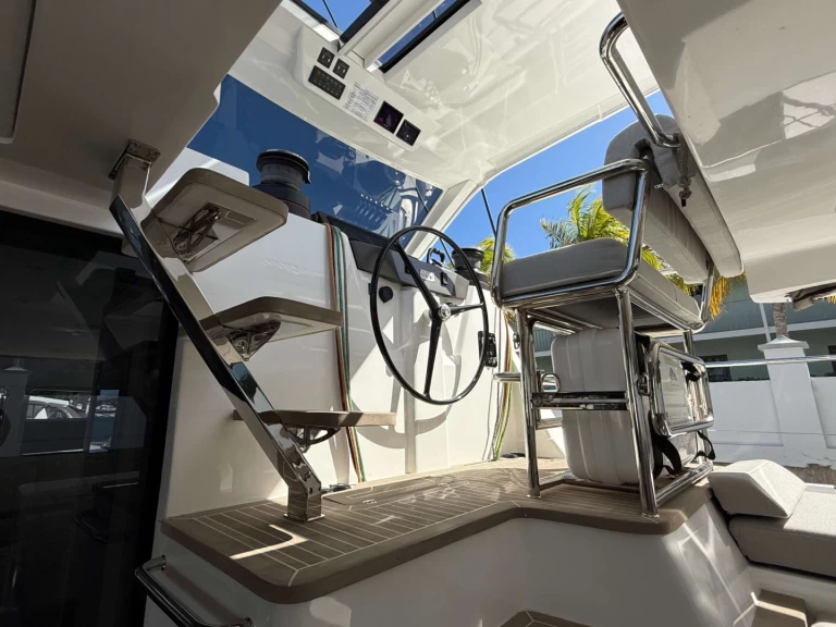 Xquisite Yachts Flying Whale między profesjonalistami a osobami prywatnymi w Bahamy