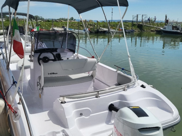 Wynajem Motorówka w Tuoro sul Trasimeno - Ranieri Ranieri 4XC H19CC