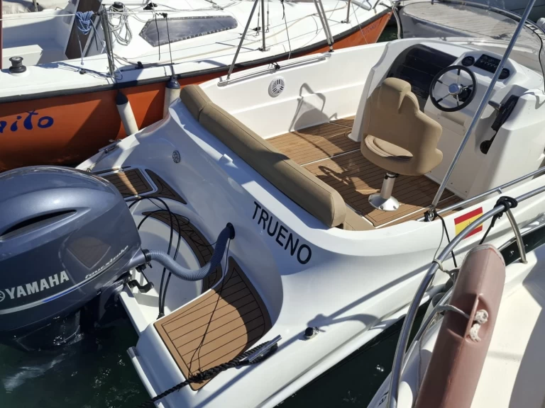 Wynajem Motorówka AQUA z patentem 