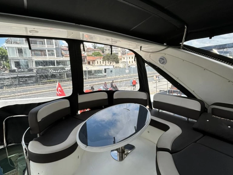 Wynajem Luksusowy jacht Custom Made z patentem 