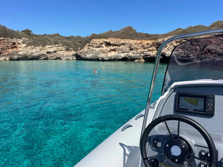 Wynajem Łódż półsztywna Grand Boats z patentem 