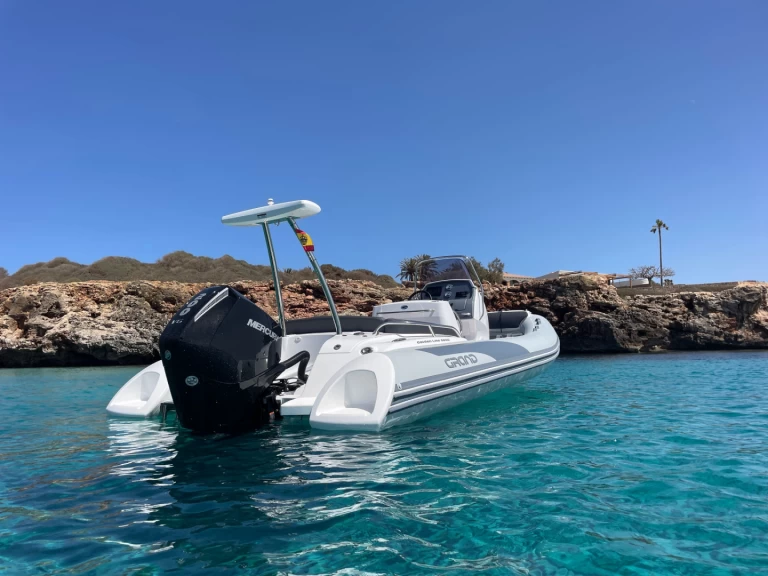 Łódż półsztywna do wynajmu w Mahon Port w najlepszej cenie