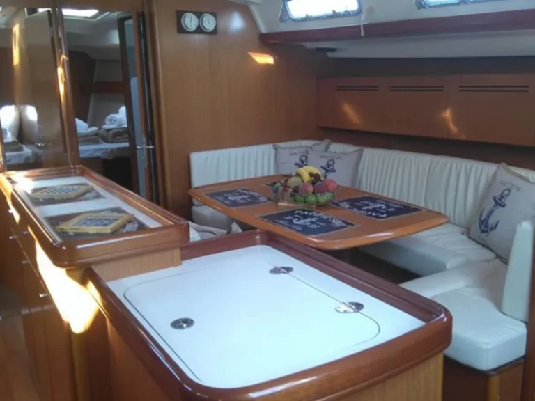 Wynajem łodzi Bénéteau Cyclades 50.4 w Alimos na SamBoat 