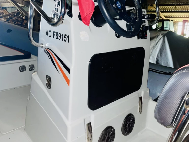 Wynajem Łódż półsztywna Zodiac z patentem 