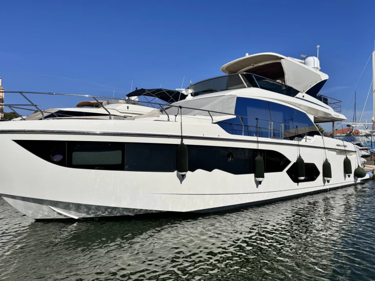 Luksusowy jacht do wynajmu w Saint-Tropez w najlepszej cenie