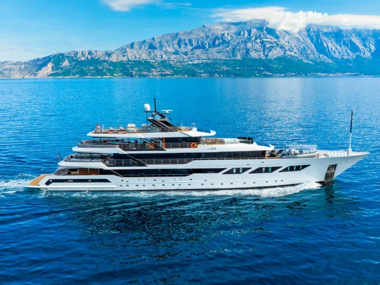 Wynajmij Luksusowy jacht z lub bez skippera  w Split