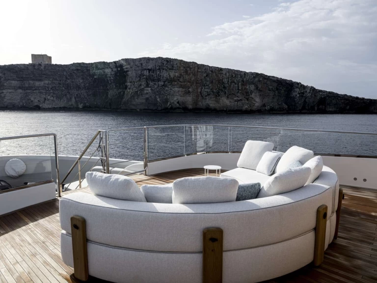 Luksusowy jacht do wynajmu w Lazurowe Wybrzeże w najlepszej cenie