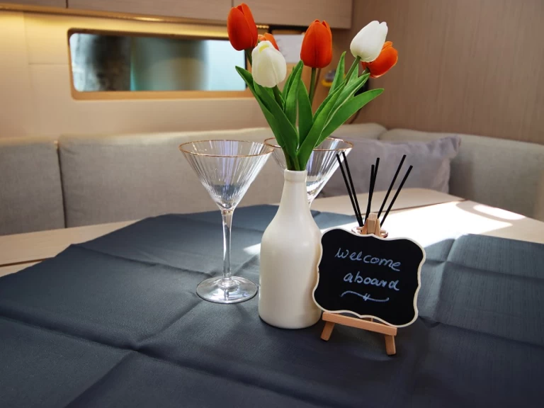 Żaglowiec do wynajmu w Rogoznica w najlepszej cenie