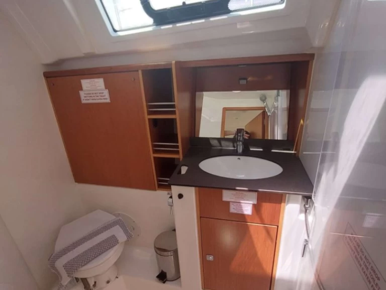 Bavaria Cruiser 41 między profesjonalistami a osobami prywatnymi w Gouvia