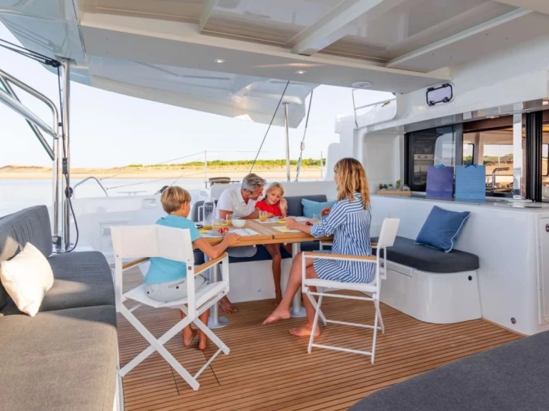 Wynajem łodzi Lazurowe Wybrzeże tanio YOFF