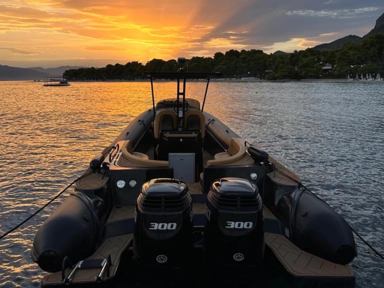 Wynajem Łódż półsztywna w Serifos - Fost Matrix 32