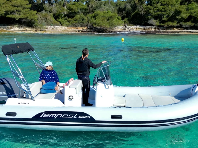 Capelli Tempest 630 między profesjonalistami a osobami prywatnymi w Mandelieu-la-Napoule