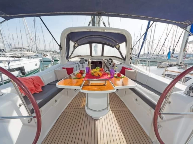 Wynajem Żaglowiec Bénéteau z patentem 