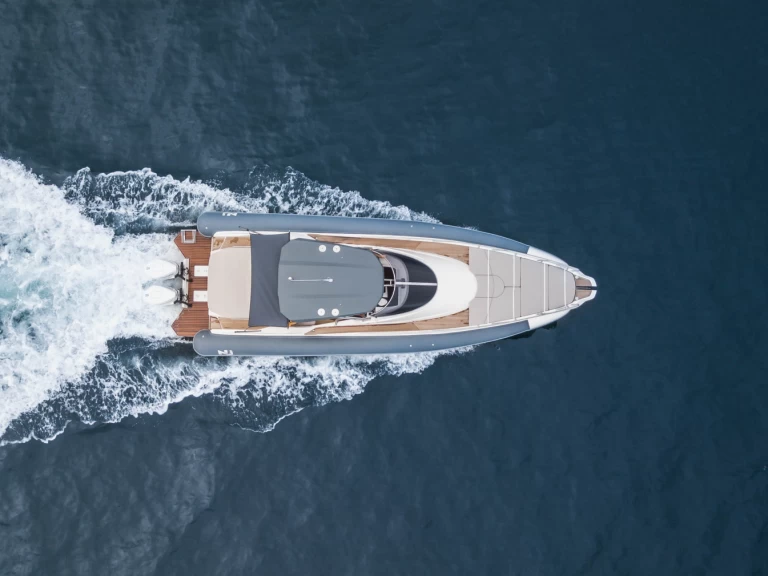 Wynajem Łódż półsztywna Nuova Jolly z patentem 