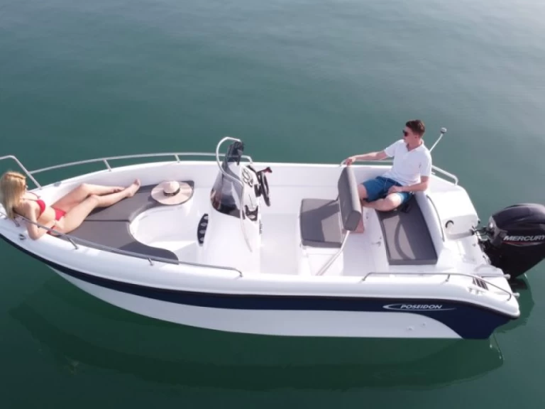 Wynajem Motorówka Poseidon z patentem 