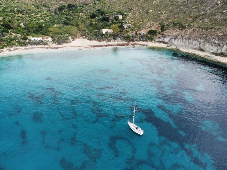 Wynajem Żaglowiec Jeanneau z patentem 