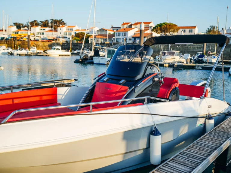 Wynajem Motorówka Prua al vento z patentem 