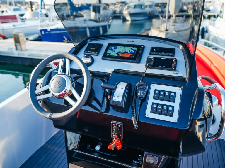 Prua al vento Jaguar 7.0 między profesjonalistami a osobami prywatnymi w L'Herbaudière