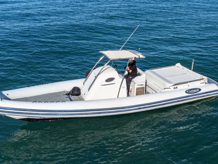 Wynajmij Nautica Led 33 gs w Terracina