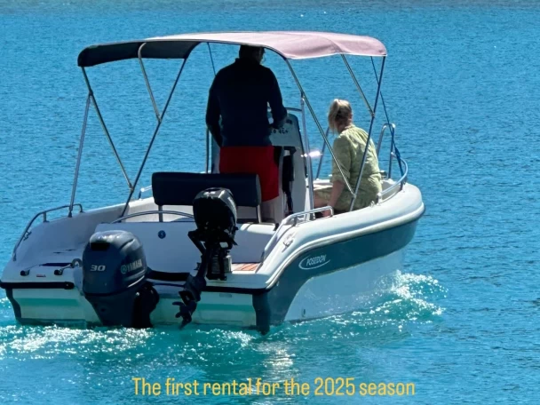 Poseidon Blue Water 170 między profesjonalistami a osobami prywatnymi w Faliraki