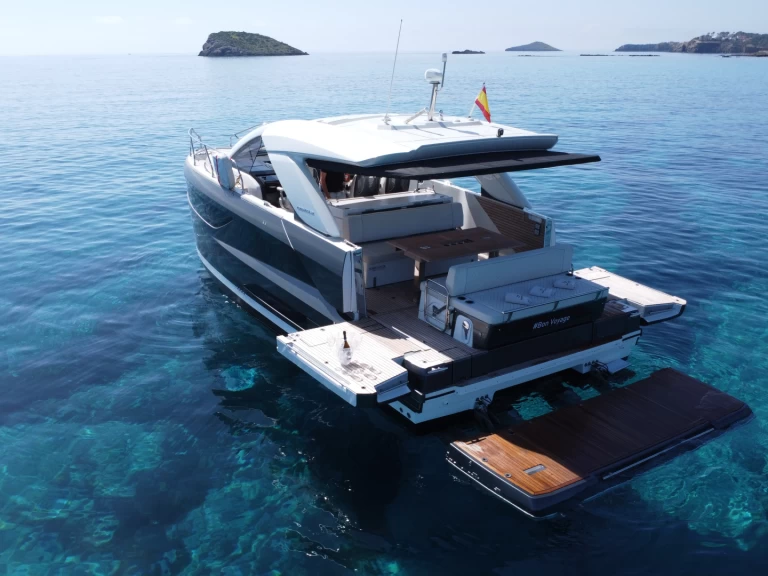 Motorówka do wynajmu w Santa Eularia des Riu w najlepszej cenie