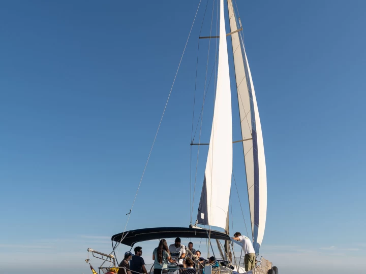 Wynajem Żaglowiec Bénéteau z patentem 