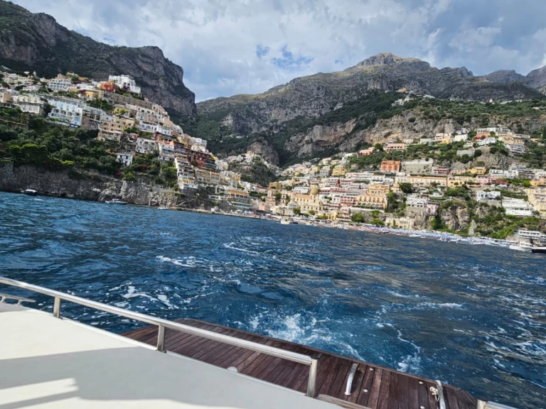 Wynajem Motorówka Mano Marine z patentem 