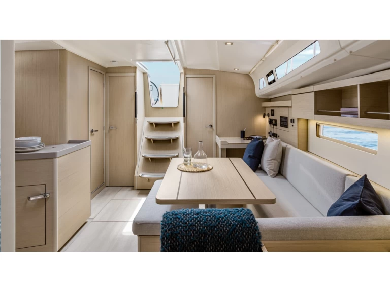 Bénéteau Oceanis 40.1 między profesjonalistami a osobami prywatnymi w Olbia