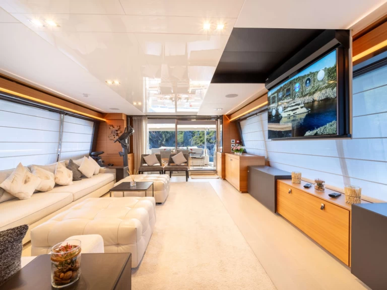 Wynajem Luksusowy jacht Custom Line z patentem 