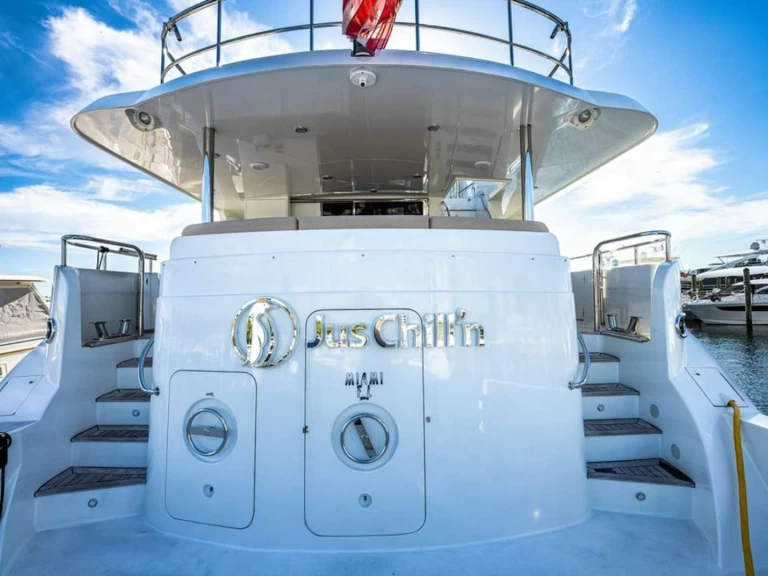 Wynajem Luksusowy jacht CHEOY LEE z patentem 