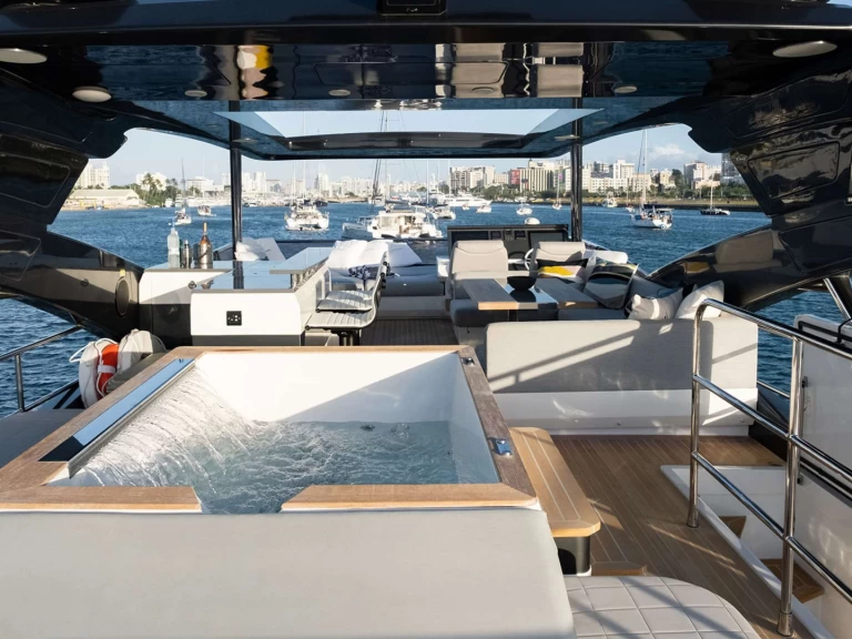 Luksusowy jacht do wynajmu w Lazurowe Wybrzeże w najlepszej cenie