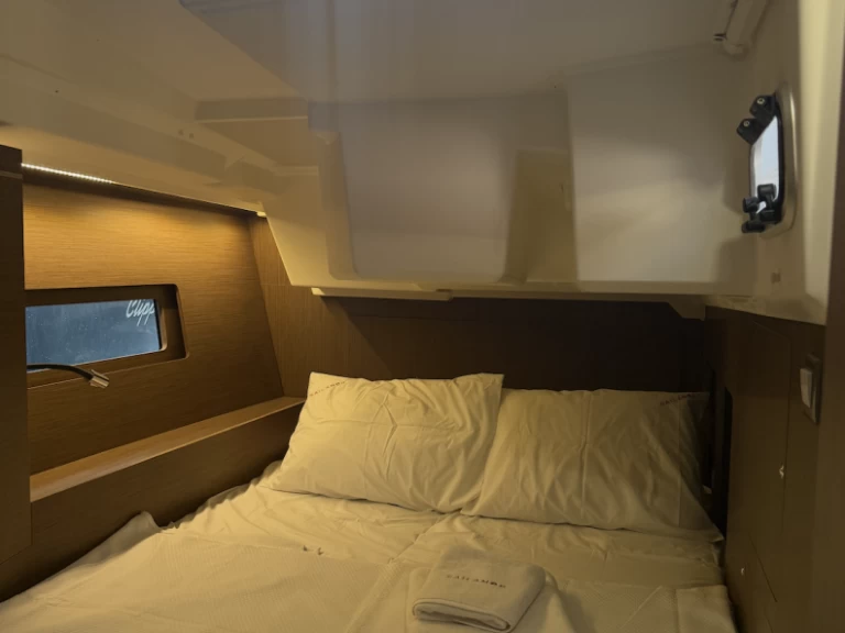 Wynajem Żaglowiec Bénéteau z patentem 