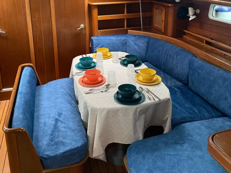 Wynajem Żaglowiec Bénéteau z patentem 