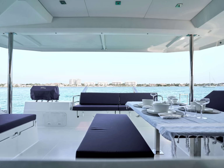 Wynajem Luksusowy jacht Fountaine Pajot z patentem 