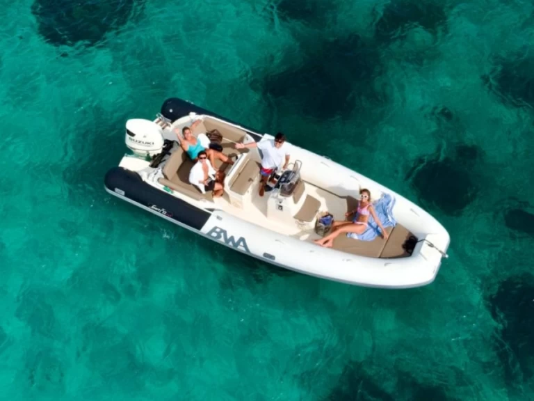 Łódż półsztywna do wynajmu w Porto Rotondo w najlepszej cenie