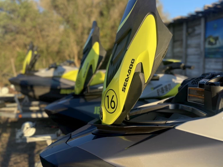 Sea-Doo SEADOO GTR 230 między profesjonalistami a osobami prywatnymi w Cala Bona