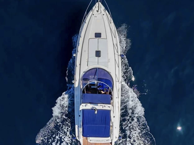 Wynajem Motorówka Sunseeker z patentem 