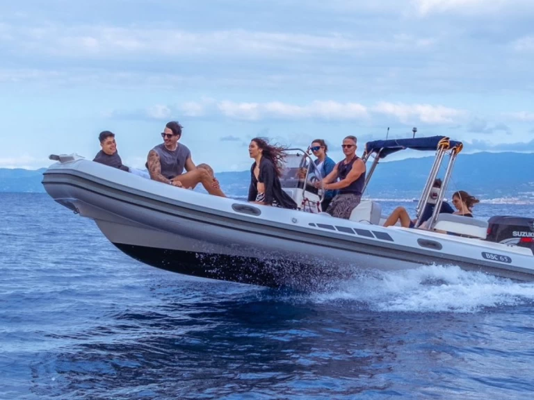 Łódż półsztywna do wynajmu w Milazzo w najlepszej cenie