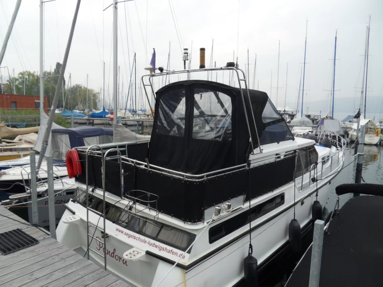 G.Van der Valk Valkkruiser 1200 między profesjonalistami a osobami prywatnymi w Bodman-Ludwigshafen