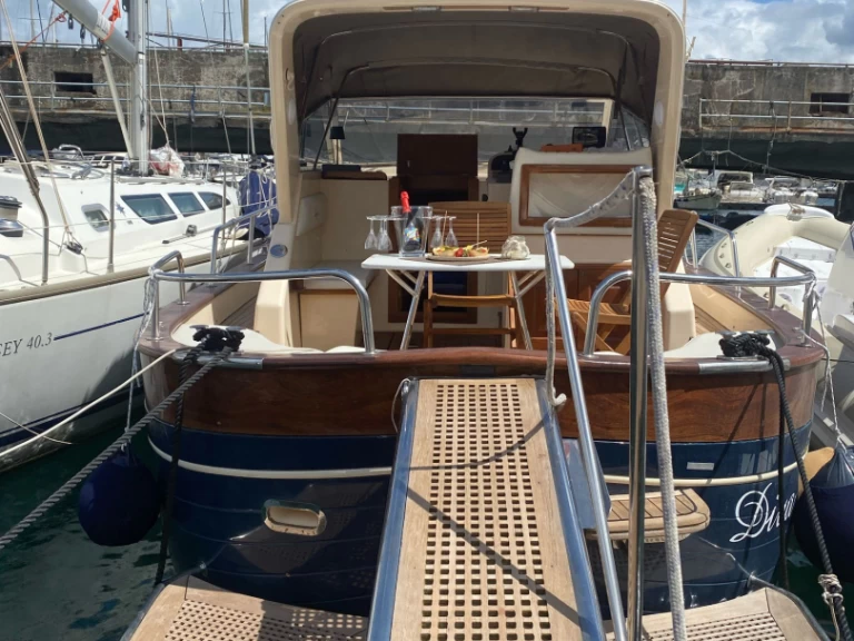 Wynajem Motorówka w Sorrento - Apreamare Aprea 9