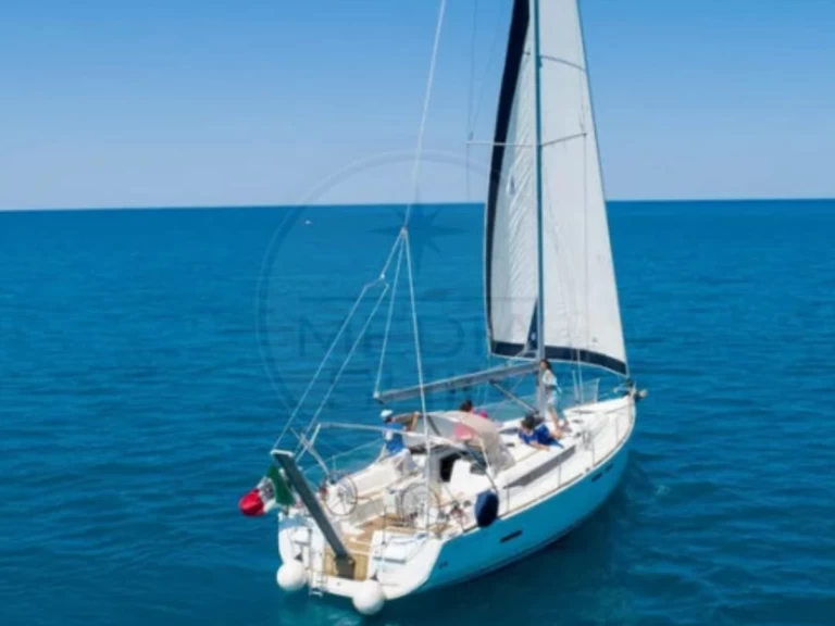 Jeanneau Sun Odyssey 439 między profesjonalistami a osobami prywatnymi w Ponza