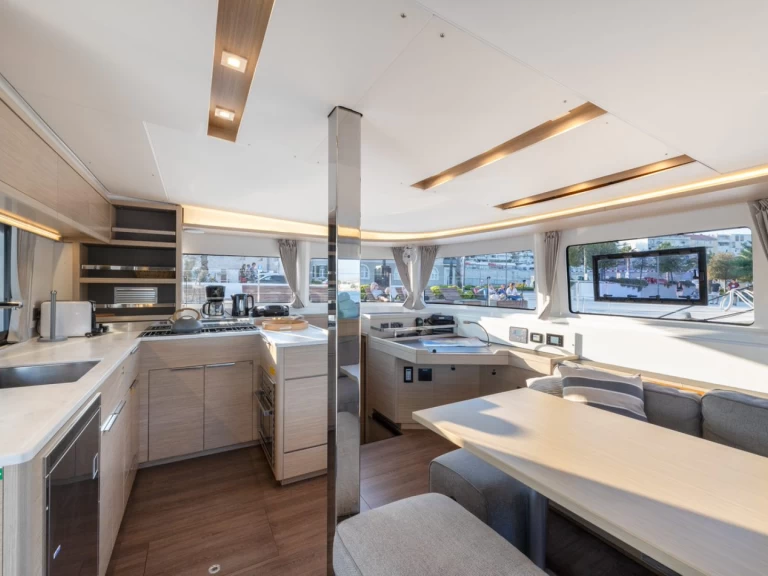 Wynajem łodzi Split tanio Lagoon 46