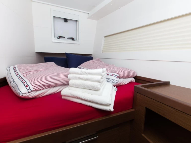 Wynajmij Katamaran z lub bez skippera Lagoon w Split