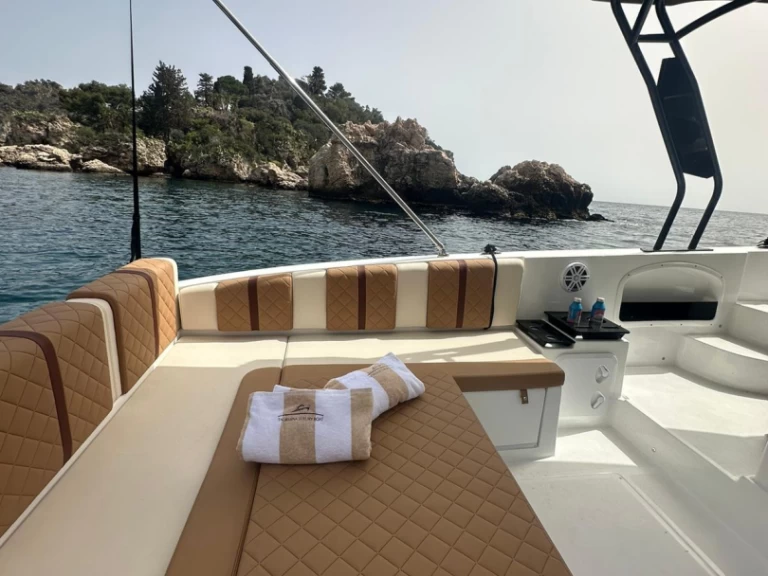 Wynajmij Saver Saver 330 Walkaround w Taormina