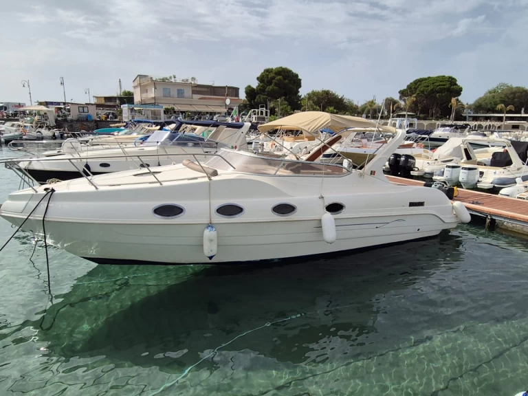 Wynajem Motorówka Coverline z patentem 