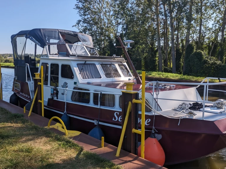 Wynajmij Termeer Yachting Rogger 850 AK w Neustrelitz