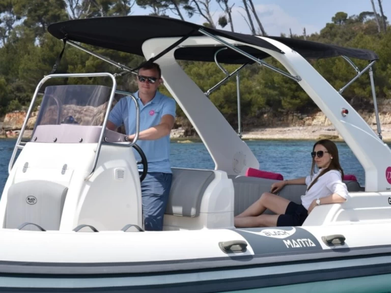 Wynajem Łódż półsztywna w Juan-les-Pins - Black Manta B7