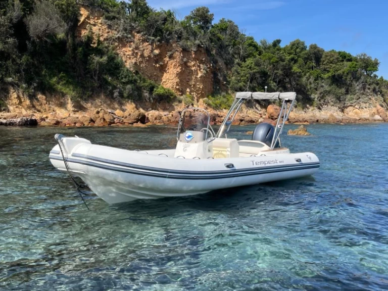 Wynajmij Capelli Tempest 650 w Galéria
