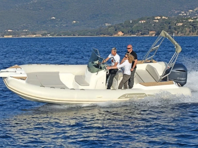 Wynajem w Galéria- Capelli Tempest 700 na SamBoat