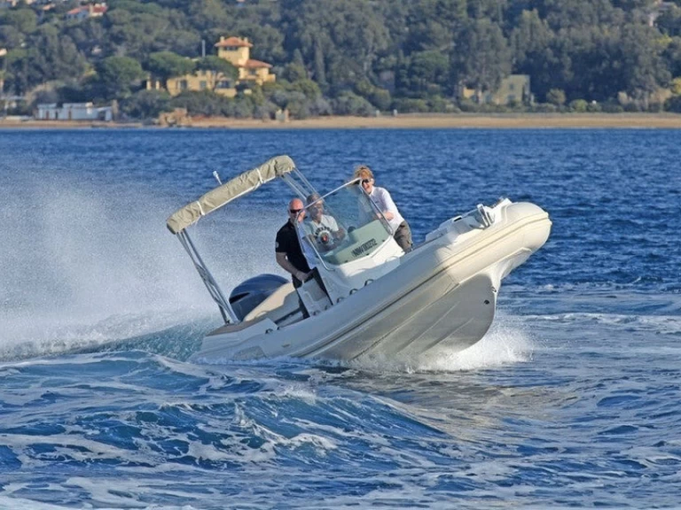 Wynajmij Capelli Tempest 700 w Galéria